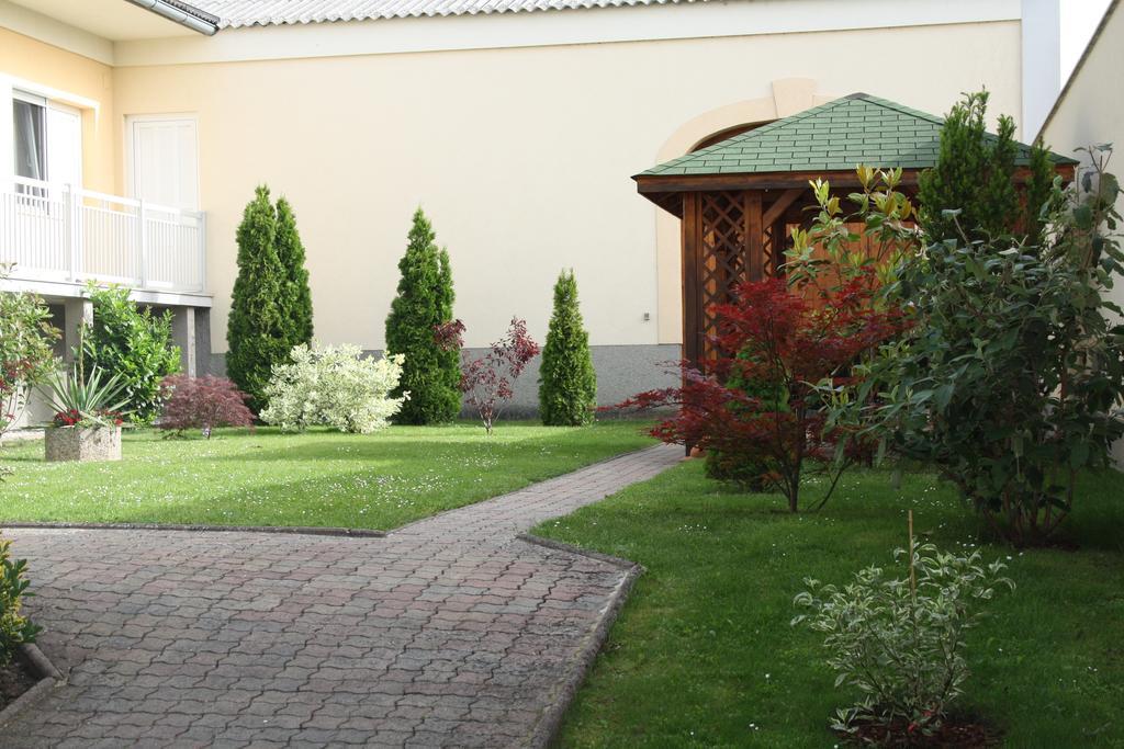 Gaestehaus Zum See Illmitz Exteriör bild