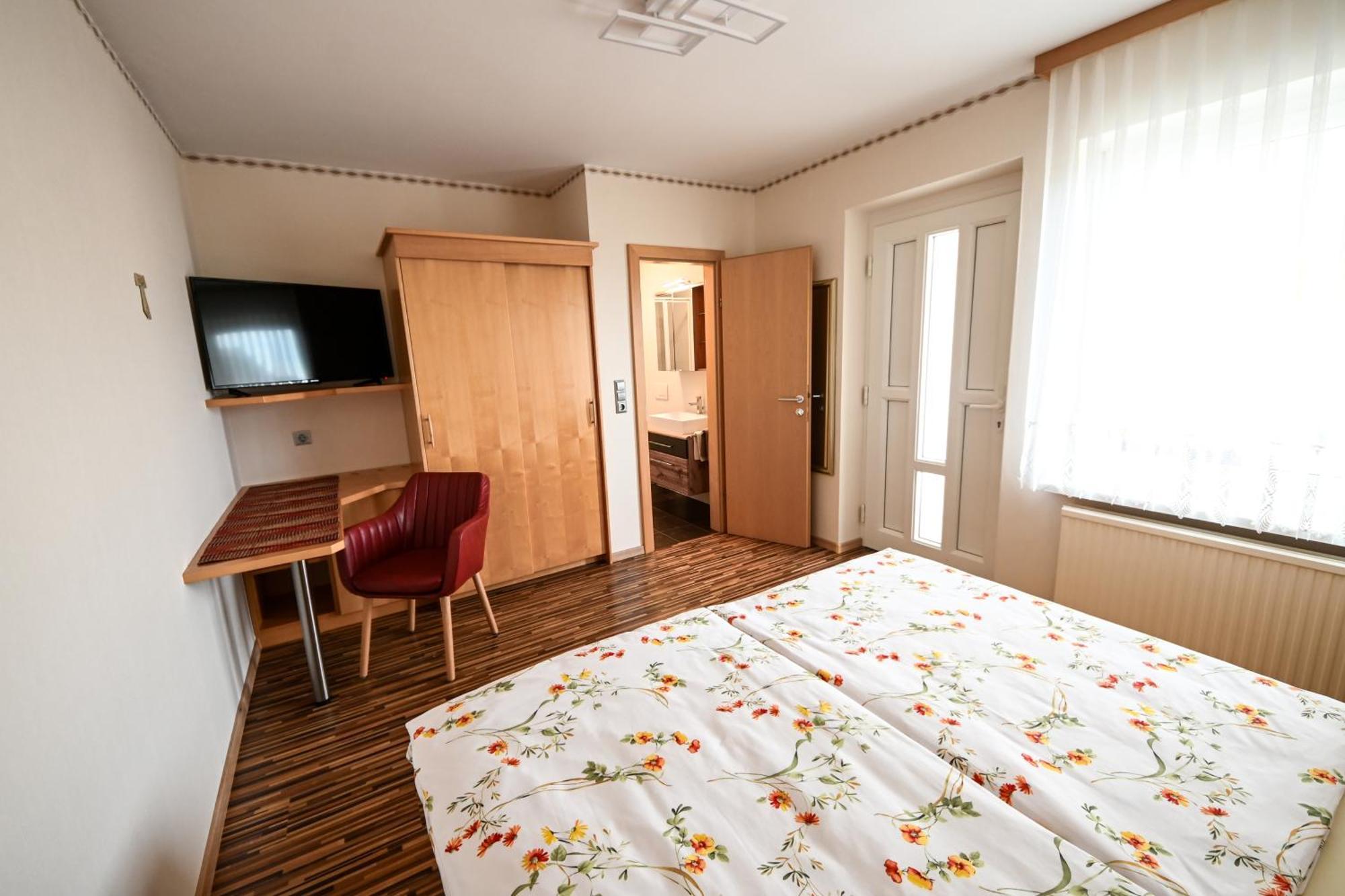 Gaestehaus Zum See Illmitz Exteriör bild