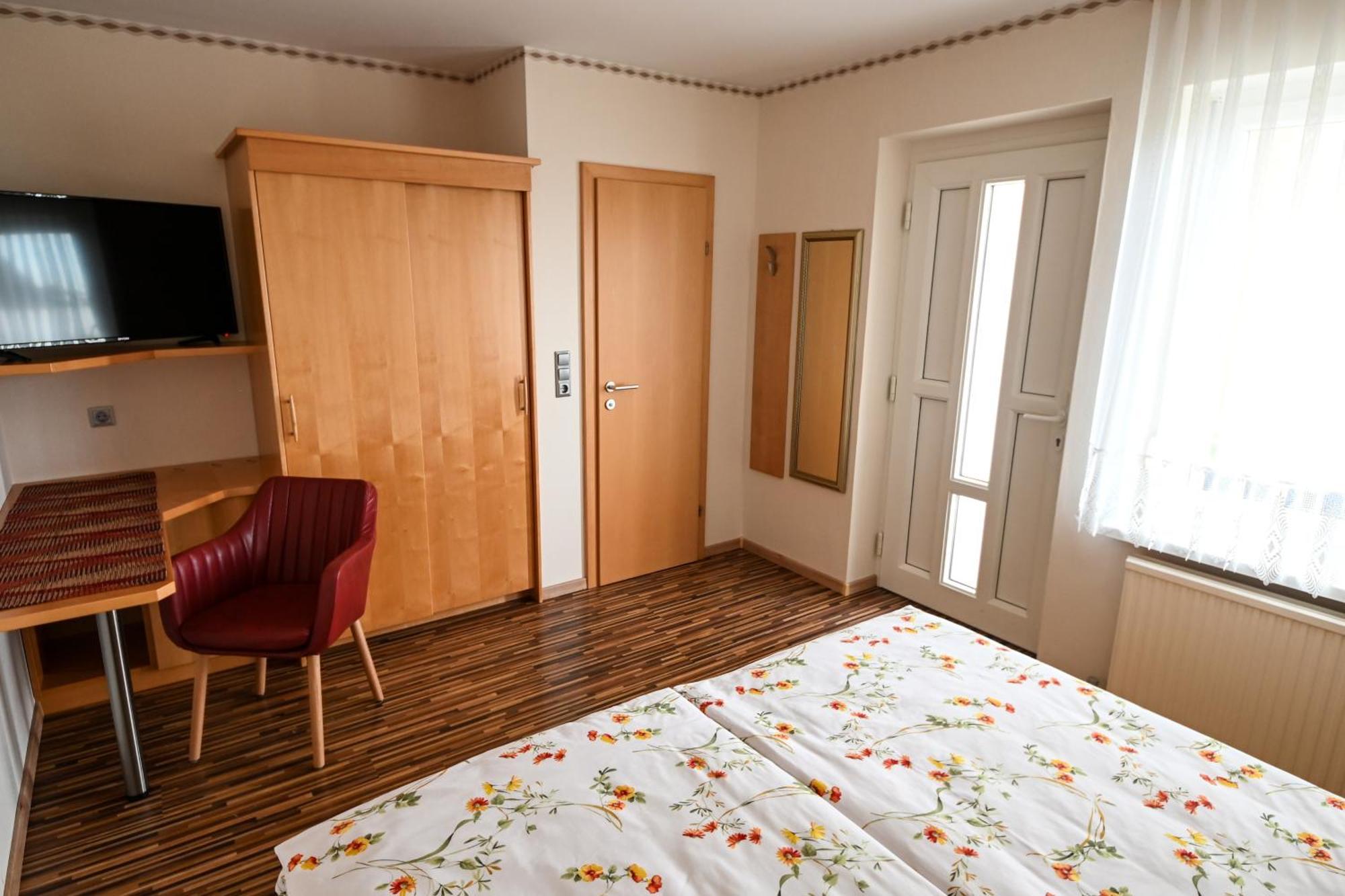 Gaestehaus Zum See Illmitz Exteriör bild